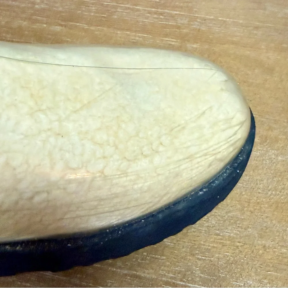 UGG‎ Classic Clear Mini Boot Faux Shearling Natural/Blk Sz 8 *FLAW*